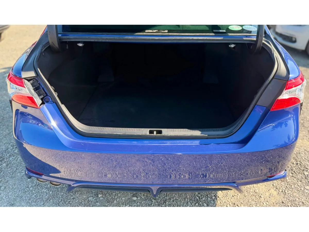 Toyota Camry Saloon, Petrol Hybrid, 2019, Blue