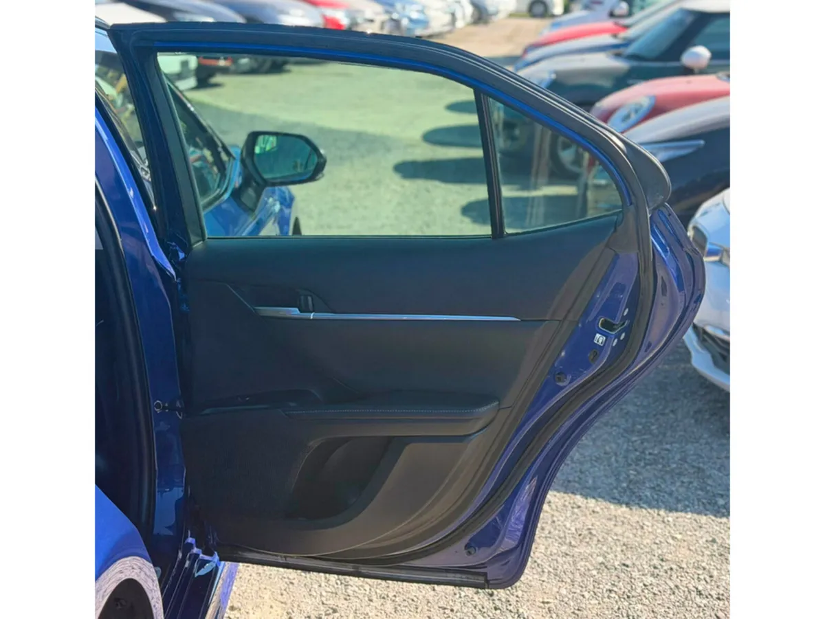 Toyota Camry Saloon, Petrol Hybrid, 2019, Blue