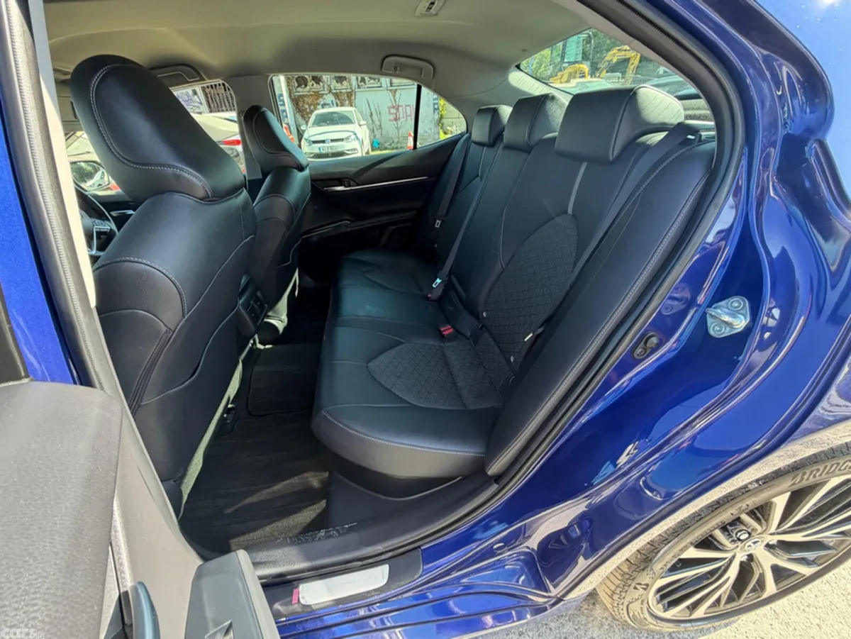 Toyota Camry Saloon, Petrol Hybrid, 2019, Blue