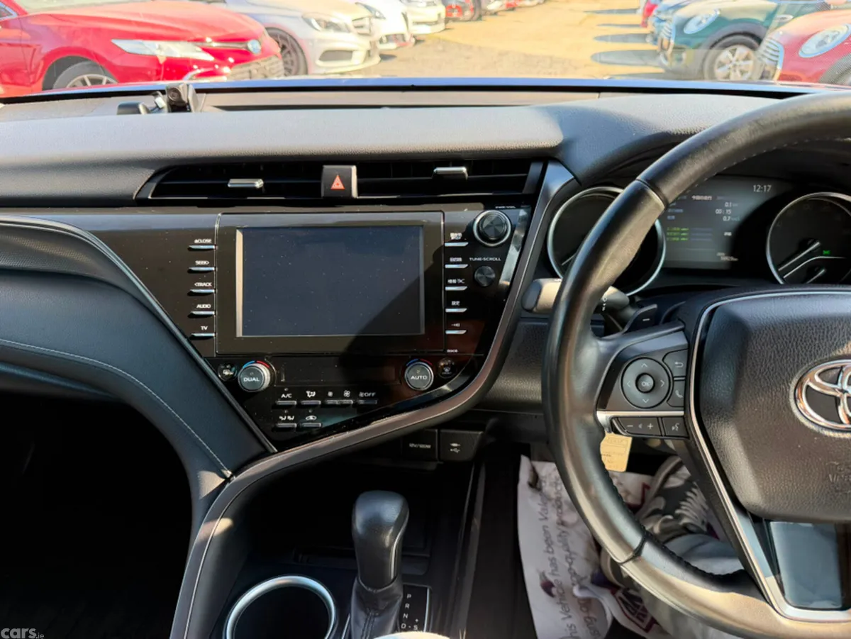 Toyota Camry Saloon, Petrol Hybrid, 2019, Blue