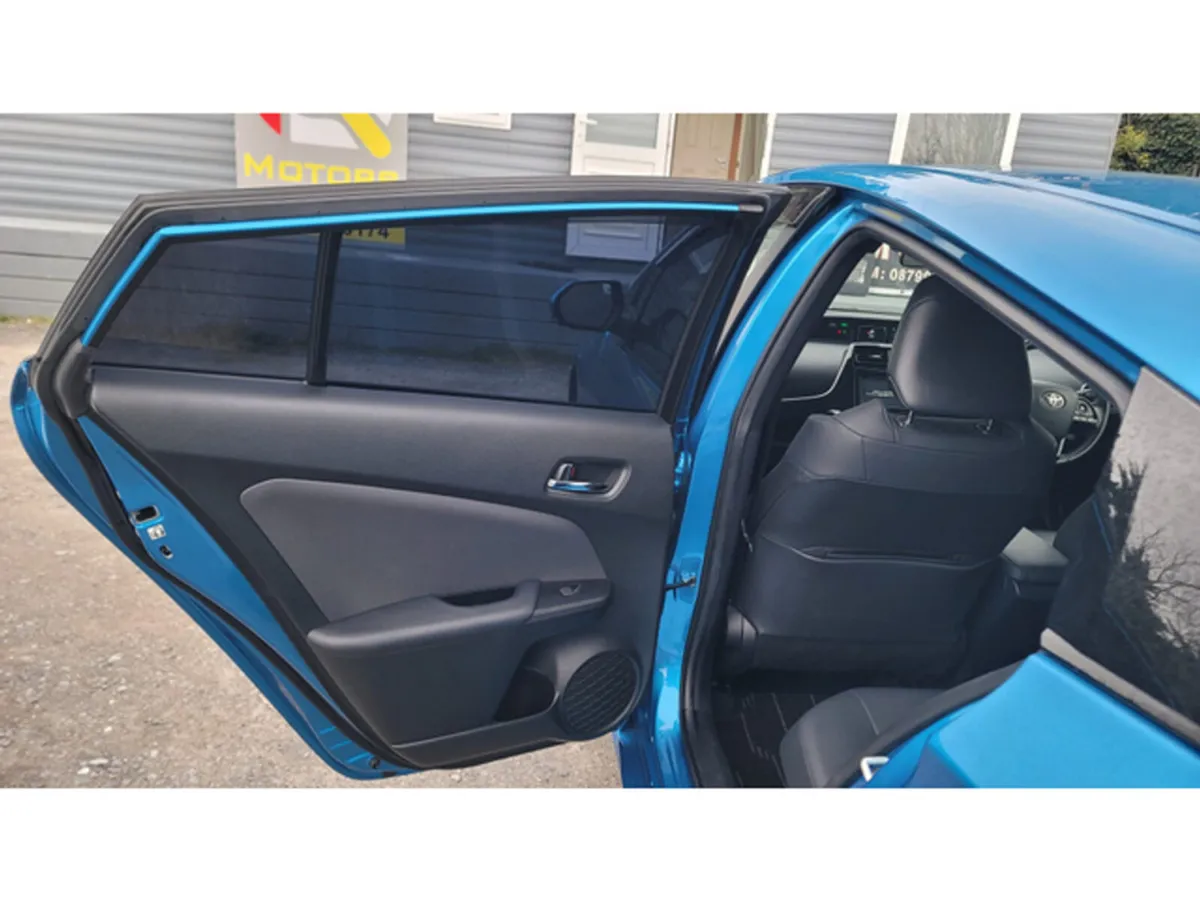 Toyota Prius Hatchback, Petrol Hybrid, 2021, Blue