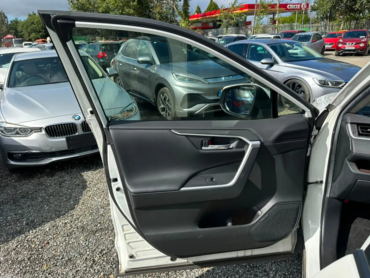 Toyota RAV4 SUV, Petrol Hybrid, 2021, White