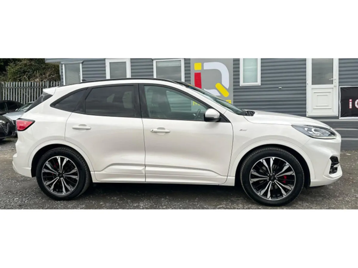 Ford Kuga Hatchback, Diesel, 2022, White
