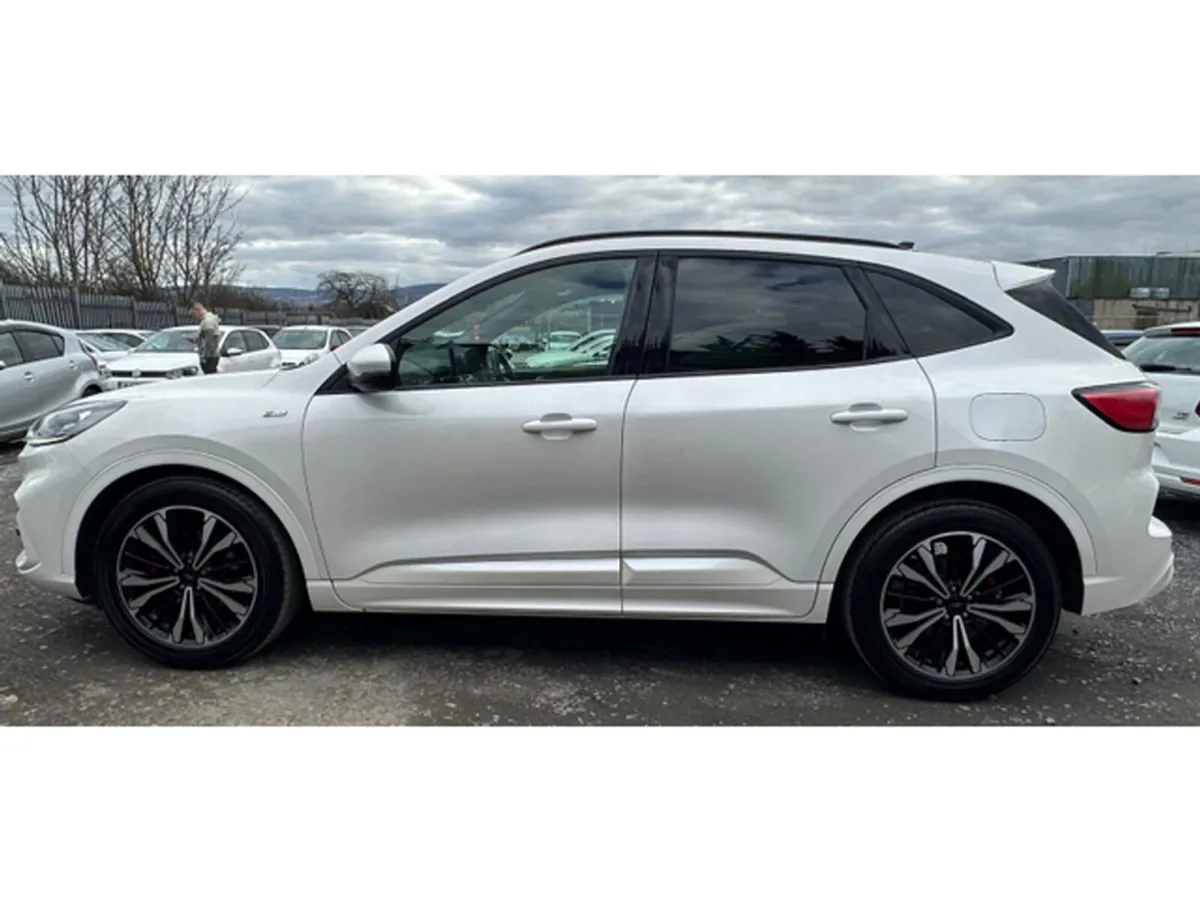 Ford Kuga Hatchback, Diesel, 2022, White