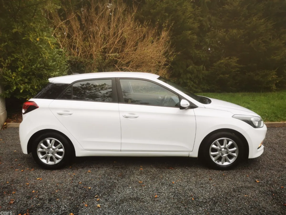 Hyundai i20 Hatchback, Petrol, 2016, White