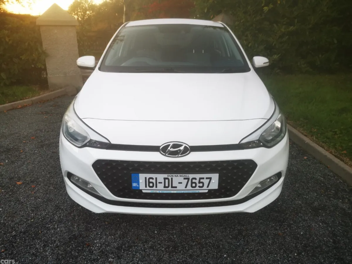 Hyundai i20 Hatchback, Petrol, 2016, White