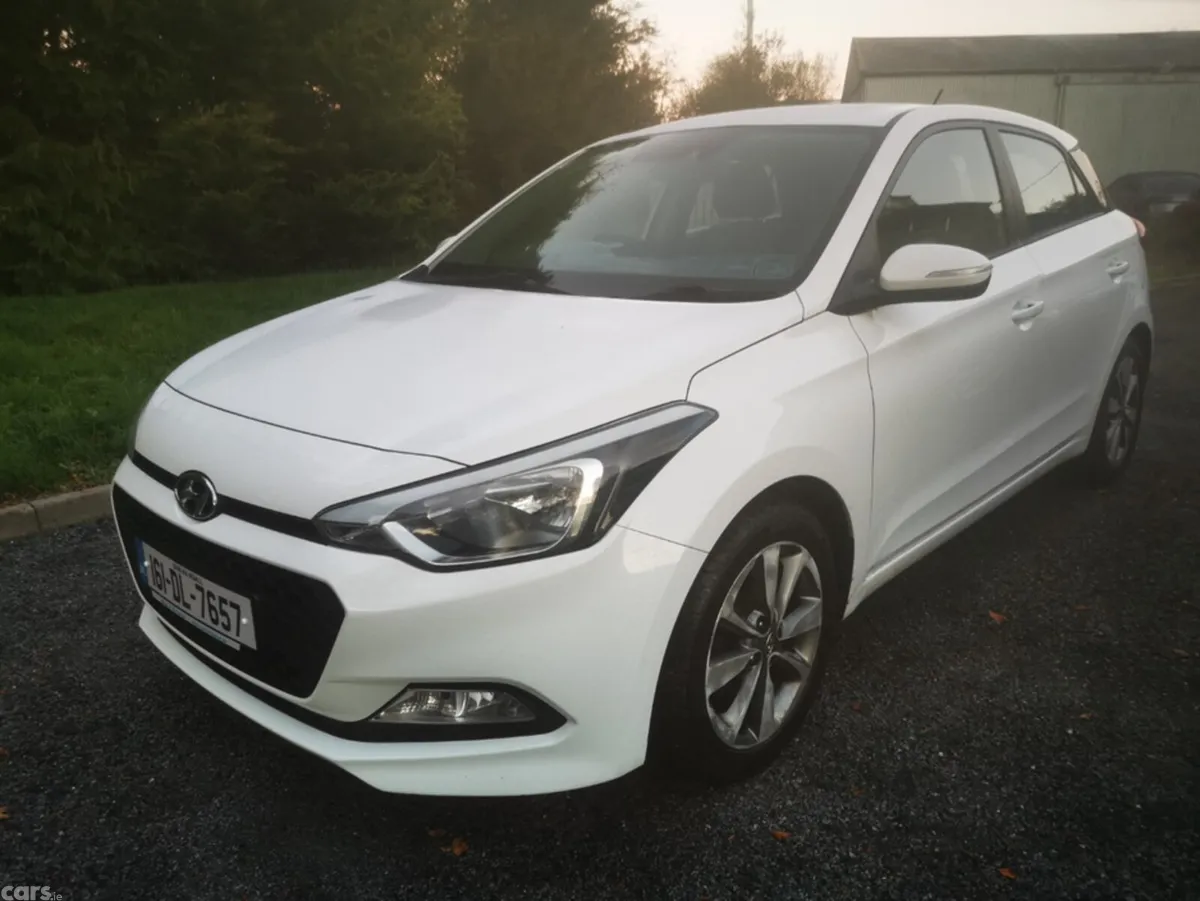Hyundai i20 Hatchback, Petrol, 2016, White