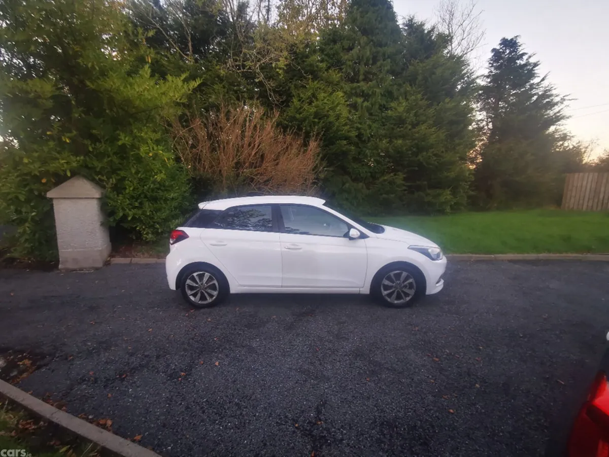 Hyundai i20 Hatchback, Petrol, 2016, White