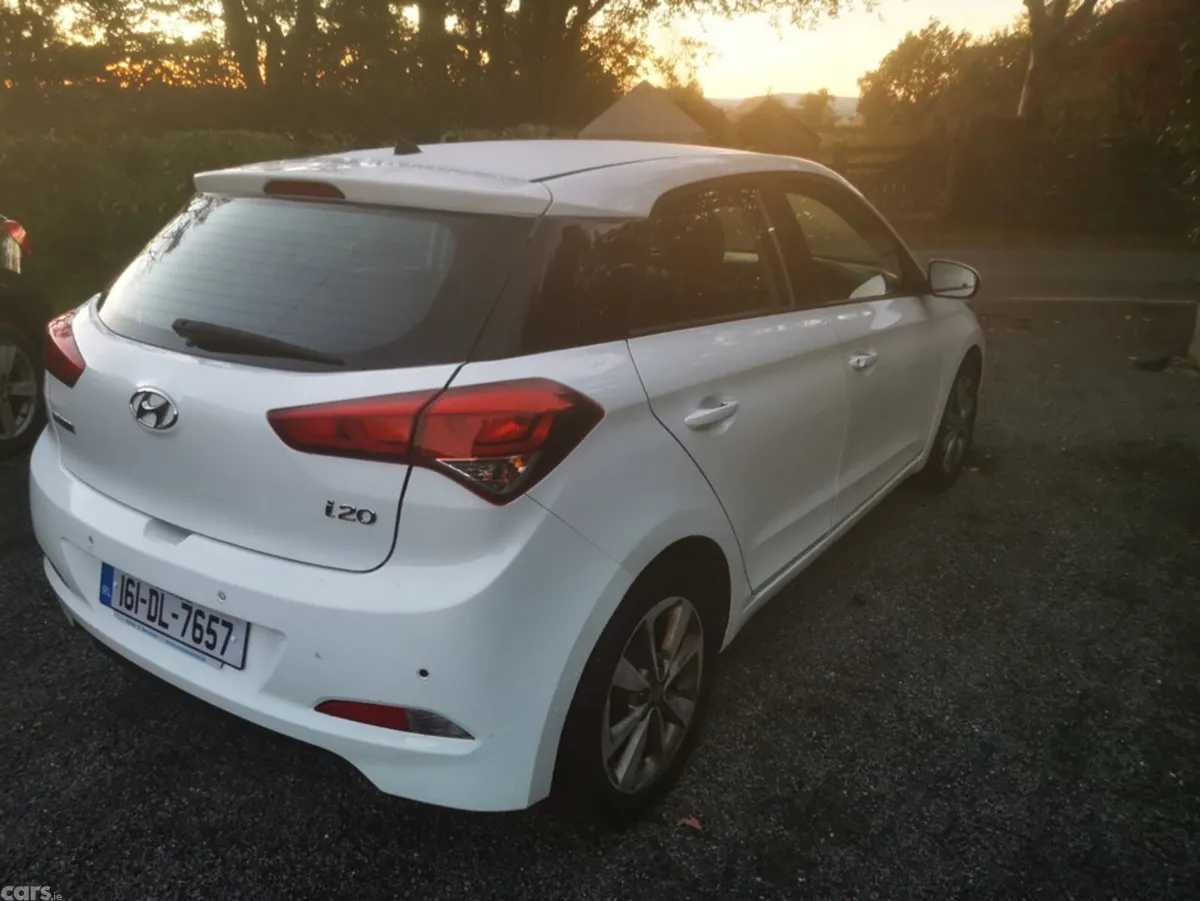 Hyundai i20 Hatchback, Petrol, 2016, White