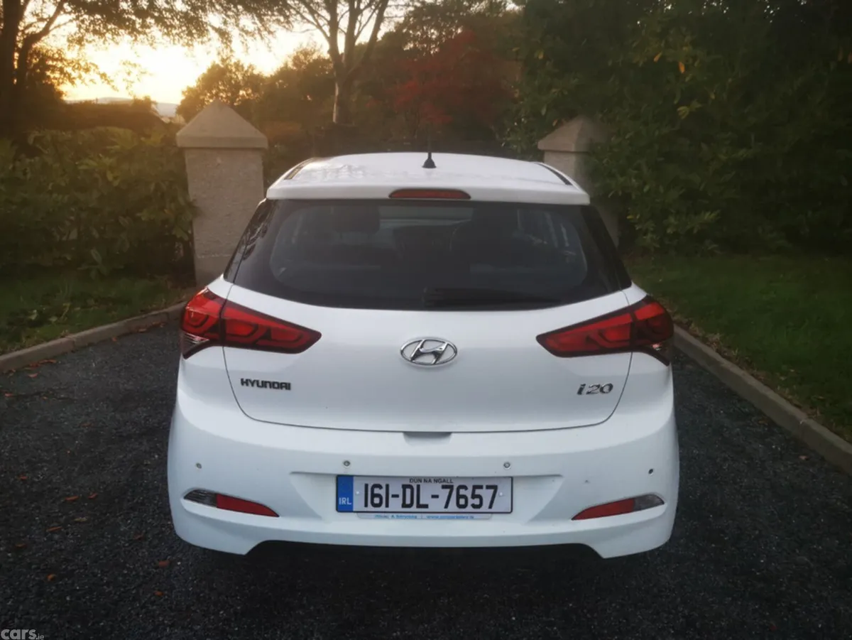 Hyundai i20 Hatchback, Petrol, 2016, White