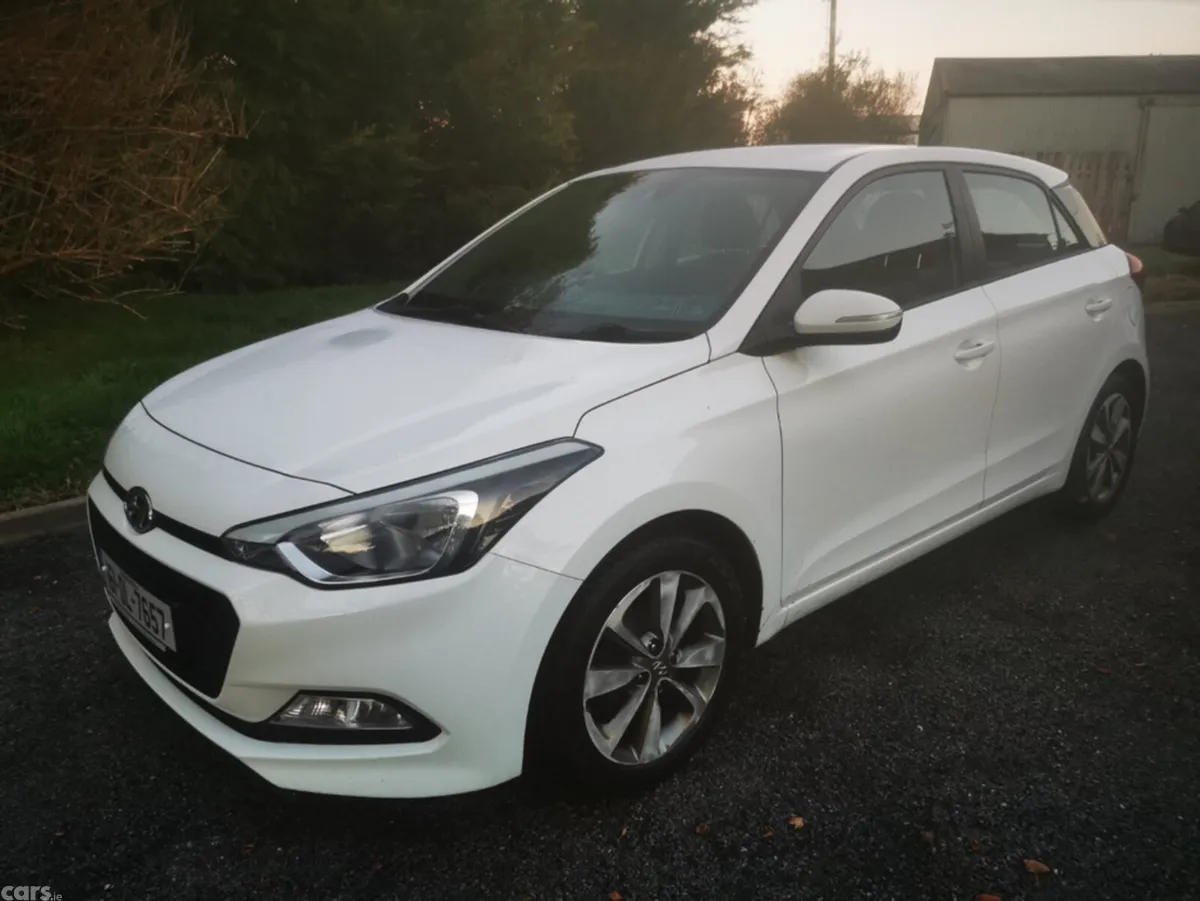 Hyundai i20 Hatchback, Petrol, 2016, White
