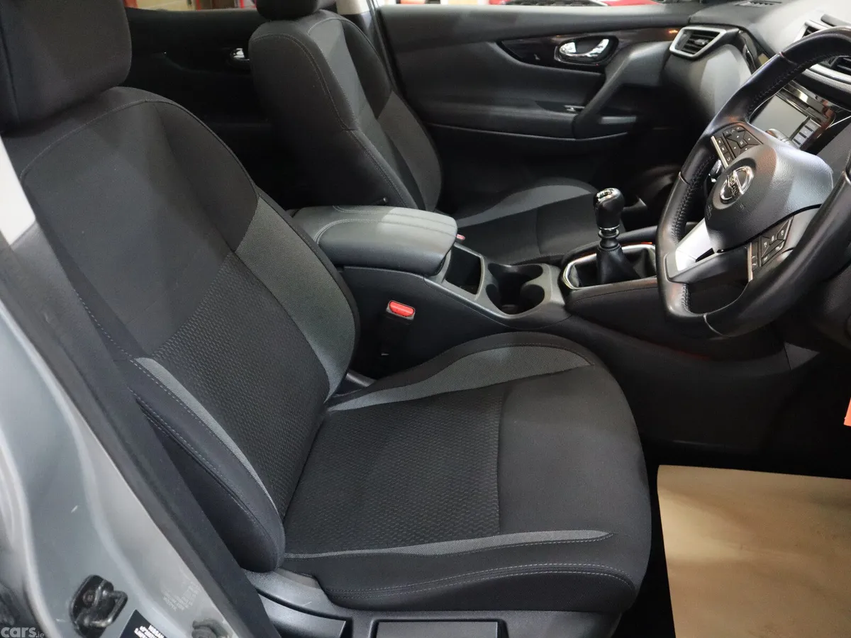 Nissan Qashqai MPV, Petrol, 2019, Grey