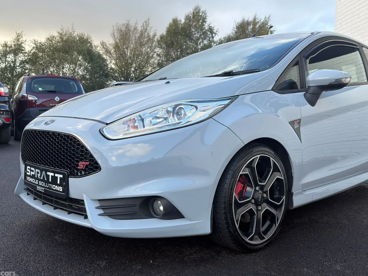 Ford Fiesta Hatchback, Petrol, 2017, Grey