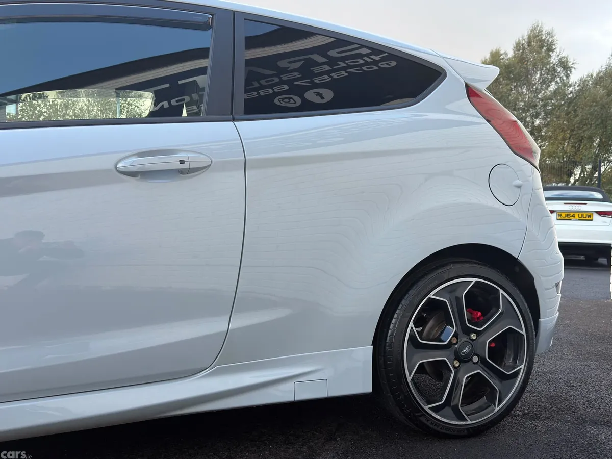 Ford Fiesta Hatchback, Petrol, 2017, Grey