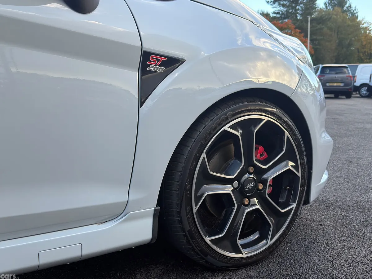 Ford Fiesta Hatchback, Petrol, 2017, Grey