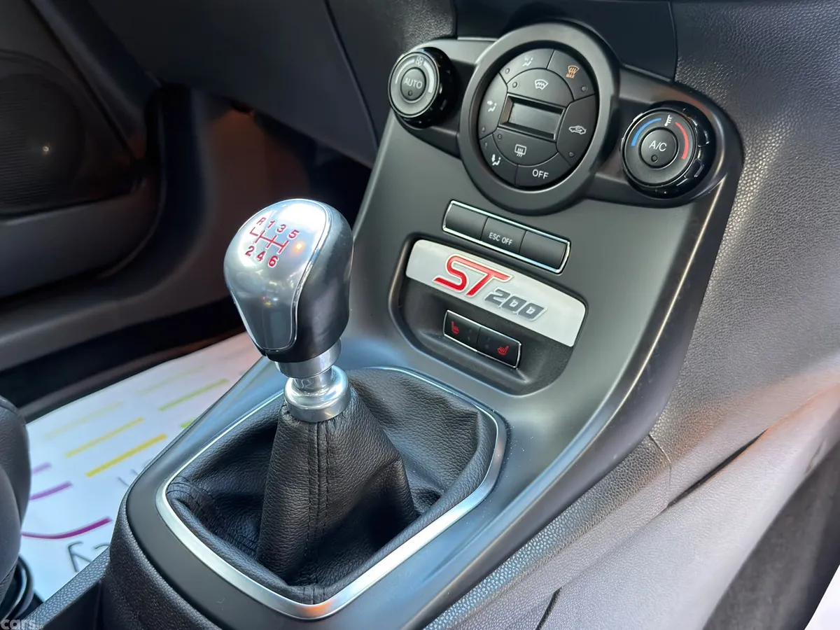 Ford Fiesta Hatchback, Petrol, 2017, Grey