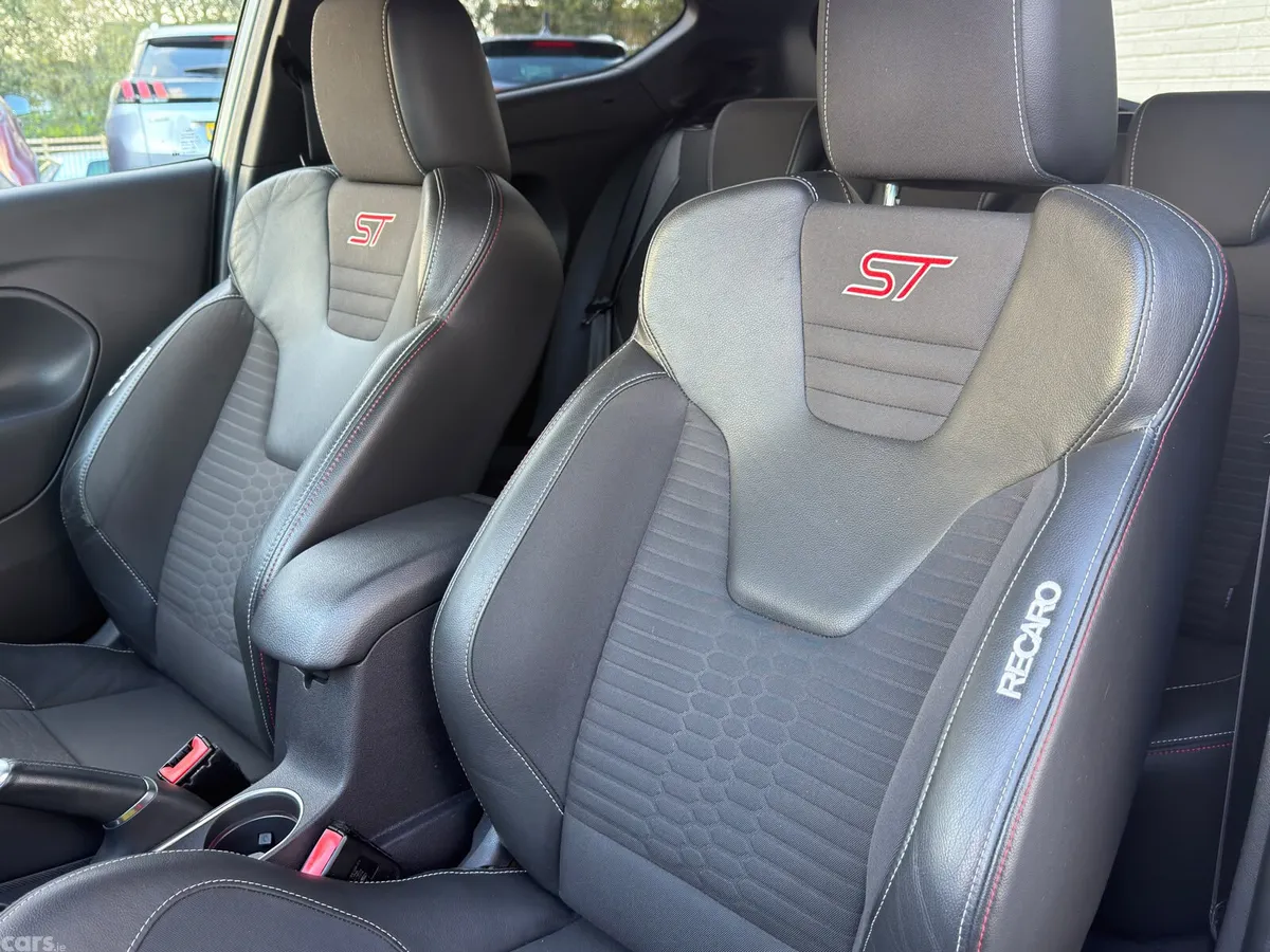 Ford Fiesta Hatchback, Petrol, 2017, Grey
