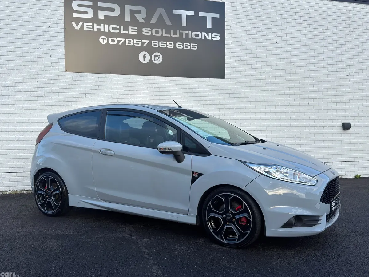 Ford Fiesta Hatchback, Petrol, 2017, Grey
