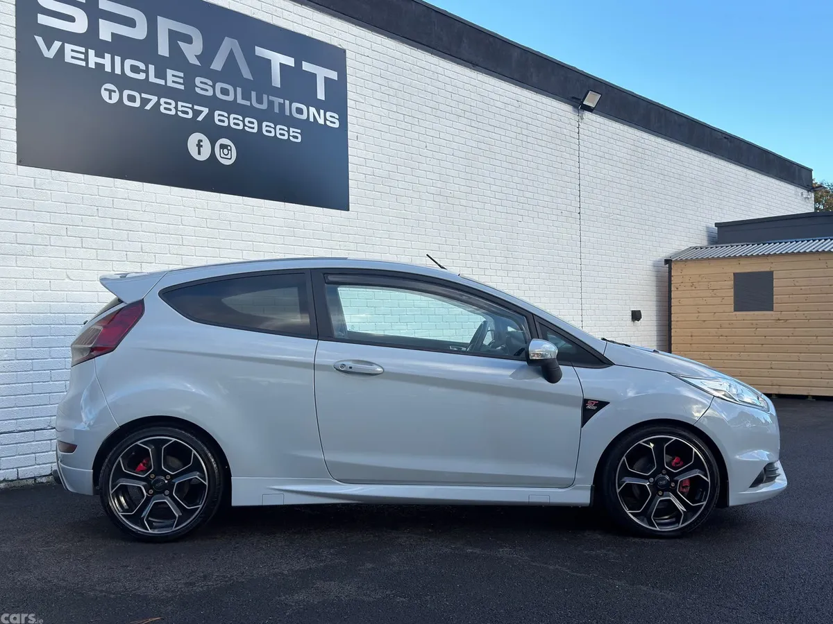 Ford Fiesta Hatchback, Petrol, 2017, Grey