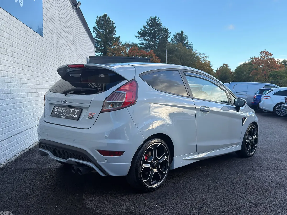 Ford Fiesta Hatchback, Petrol, 2017, Grey