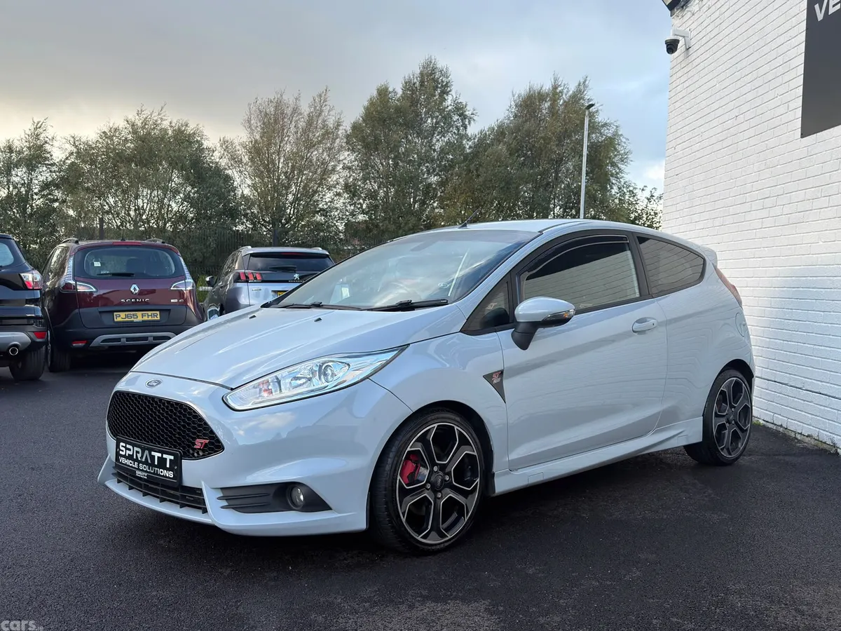 Ford Fiesta Hatchback, Petrol, 2017, Grey