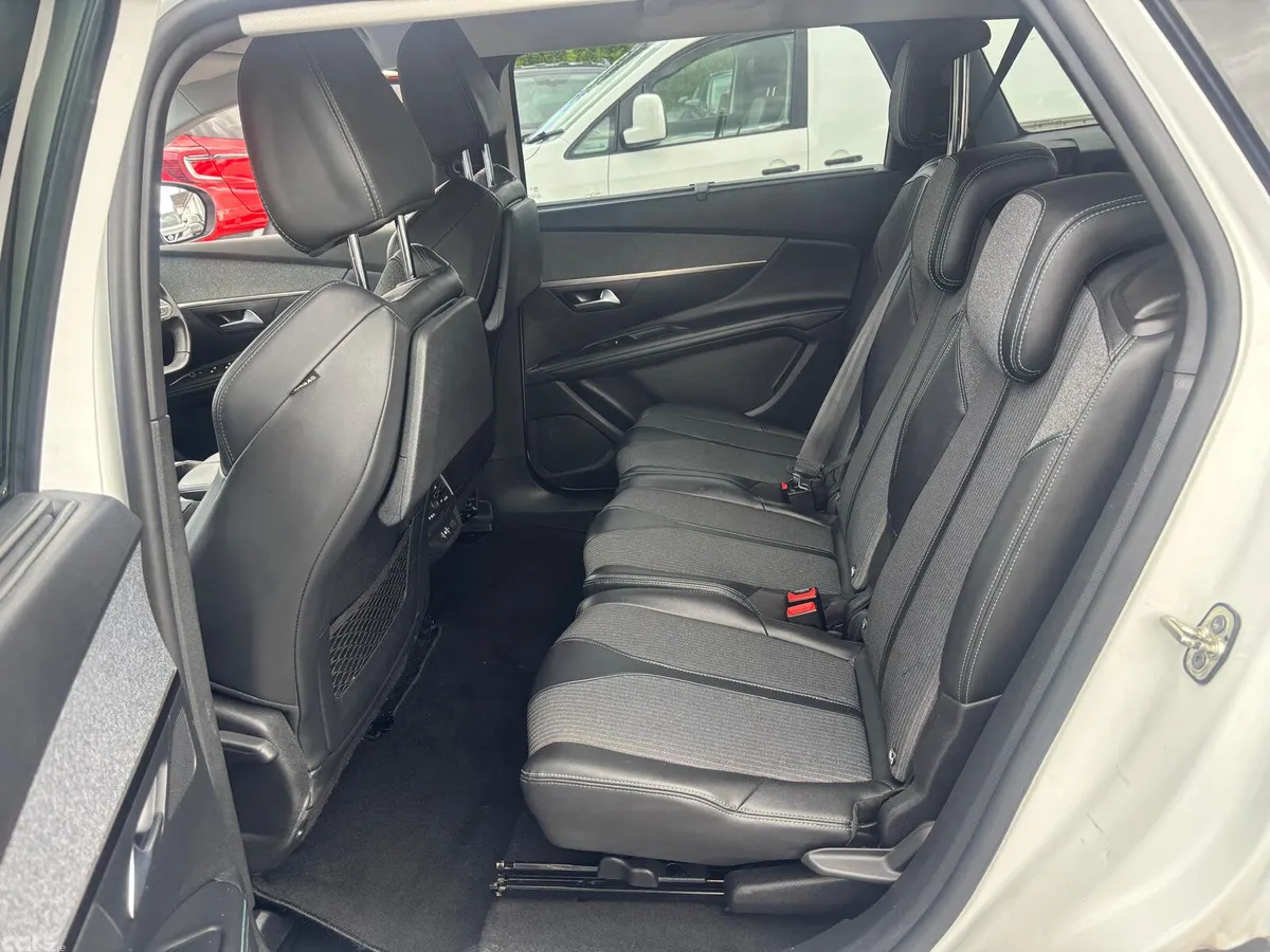Peugeot 5008 MPV, Diesel, 2022, White