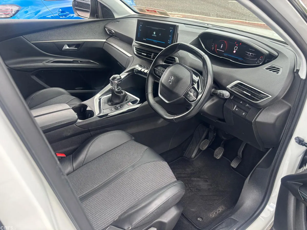Peugeot 5008 MPV, Diesel, 2022, White