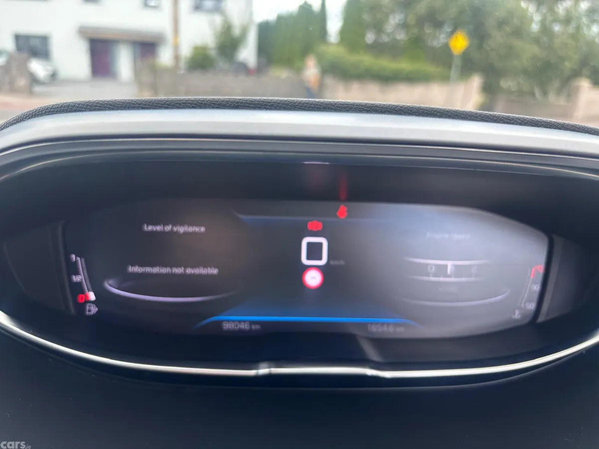 Peugeot 5008 MPV, Diesel, 2022, White
