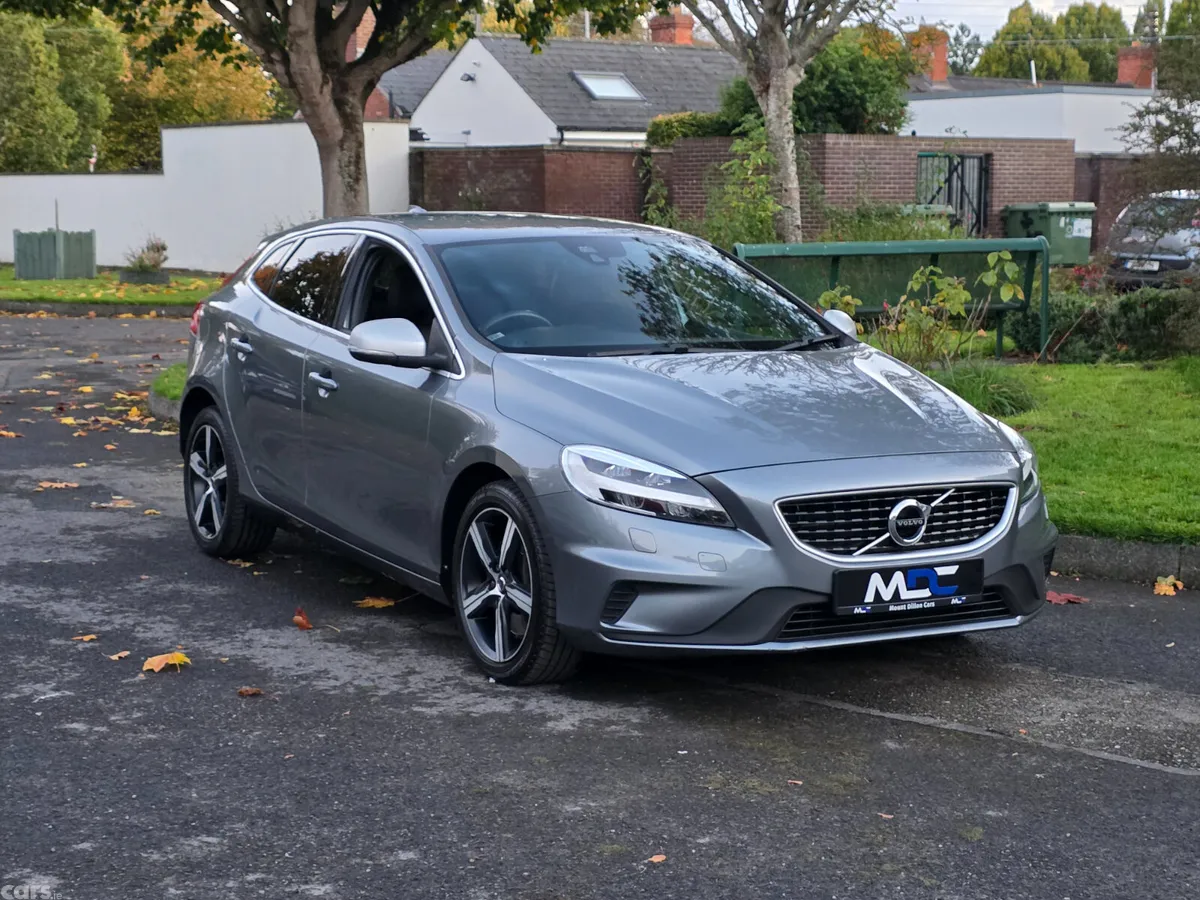 Volvo V40 Hatchback, Diesel, 2018, Grey