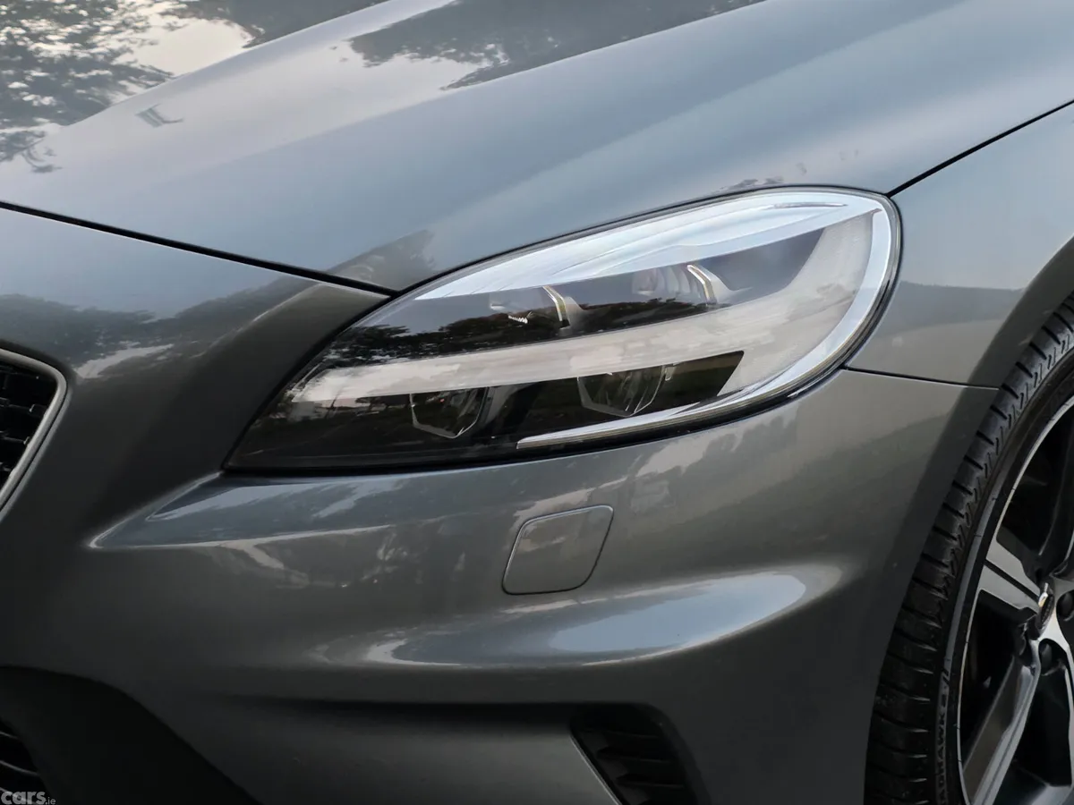 Volvo V40 Hatchback, Diesel, 2018, Grey