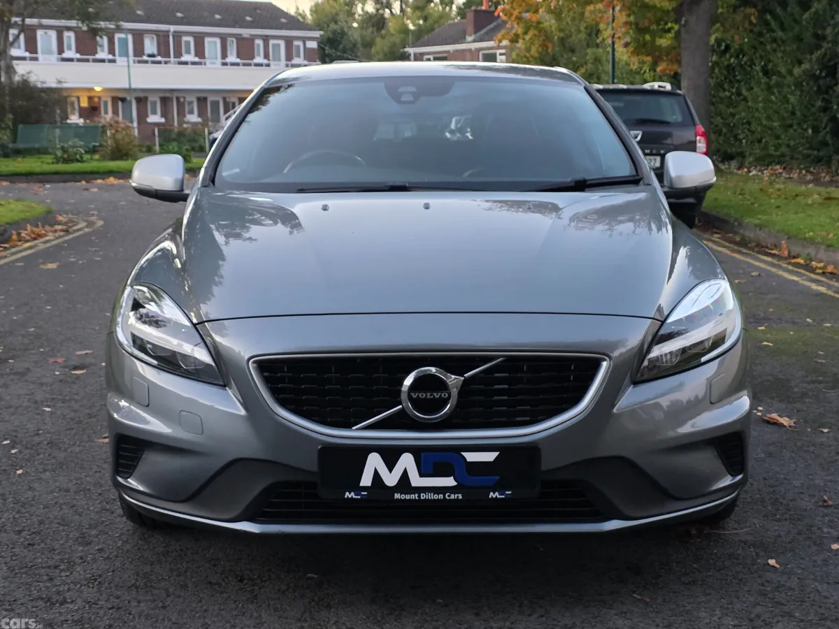 Volvo V40 Hatchback, Diesel, 2018, Grey