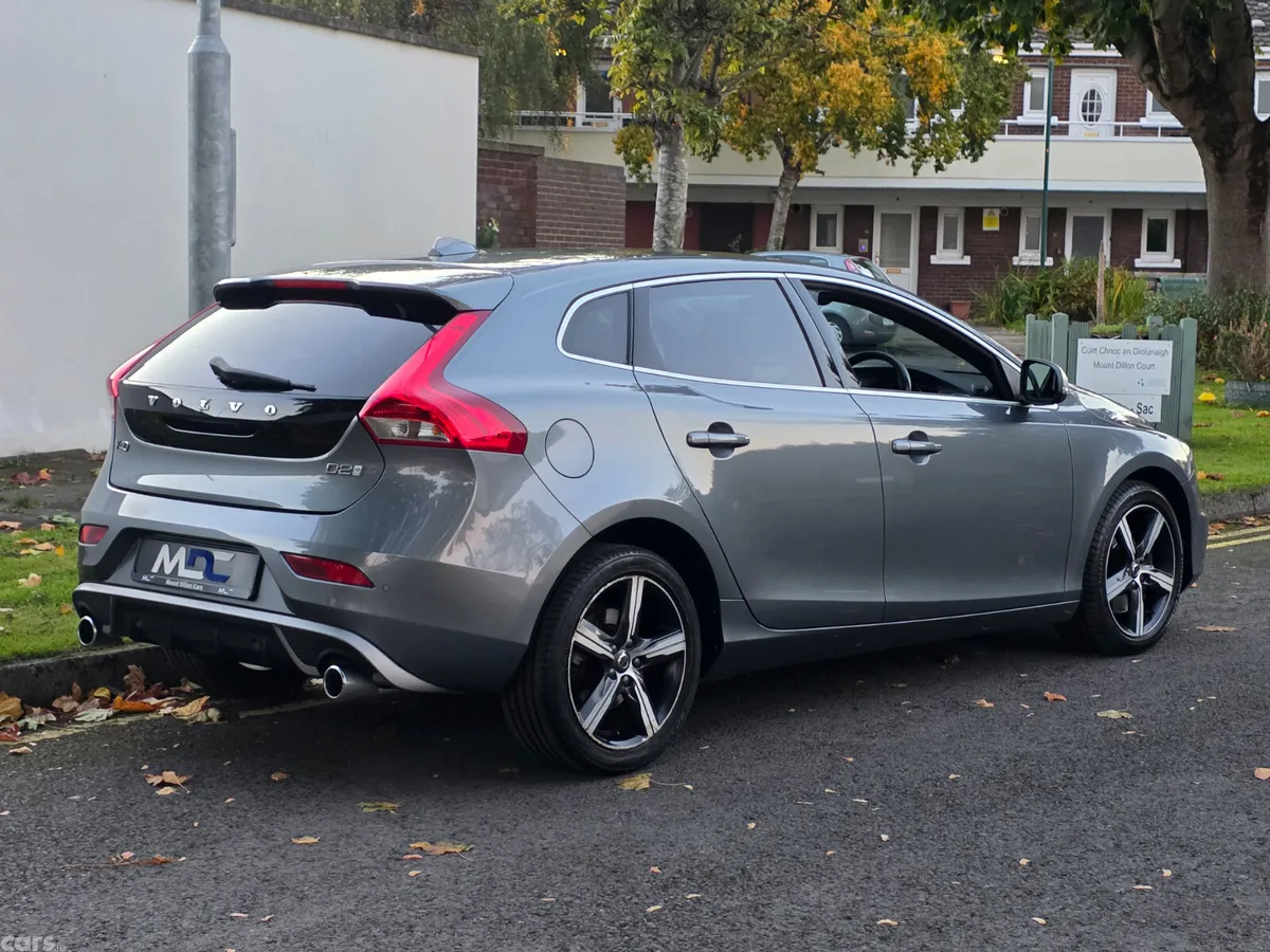 Volvo V40 Hatchback, Diesel, 2018, Grey