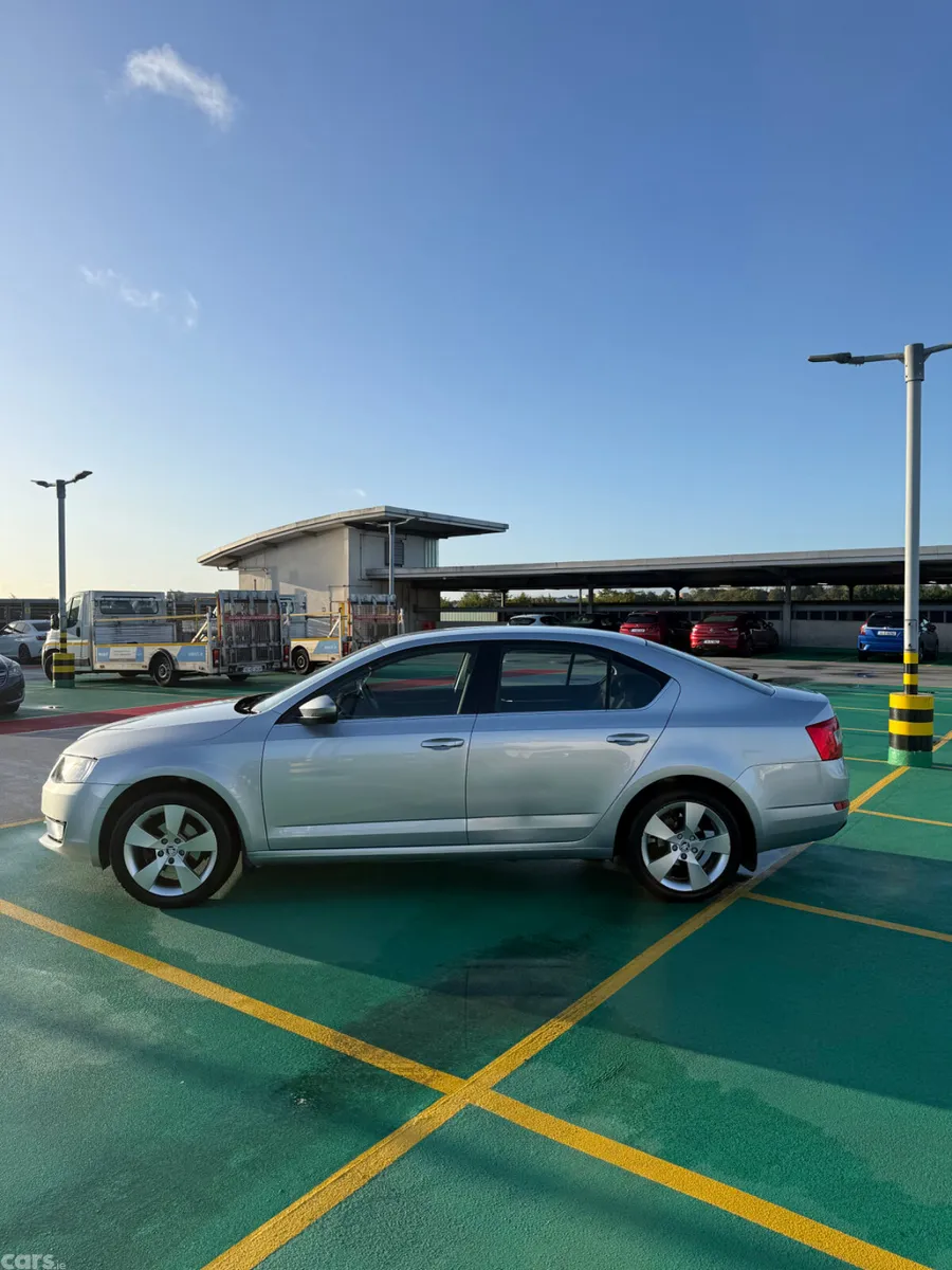 Skoda Octavia Saloon, Petrol, 2016, Silver
