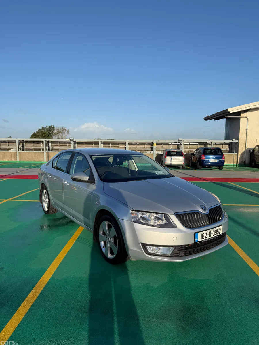 Skoda Octavia Saloon, Petrol, 2016, Silver