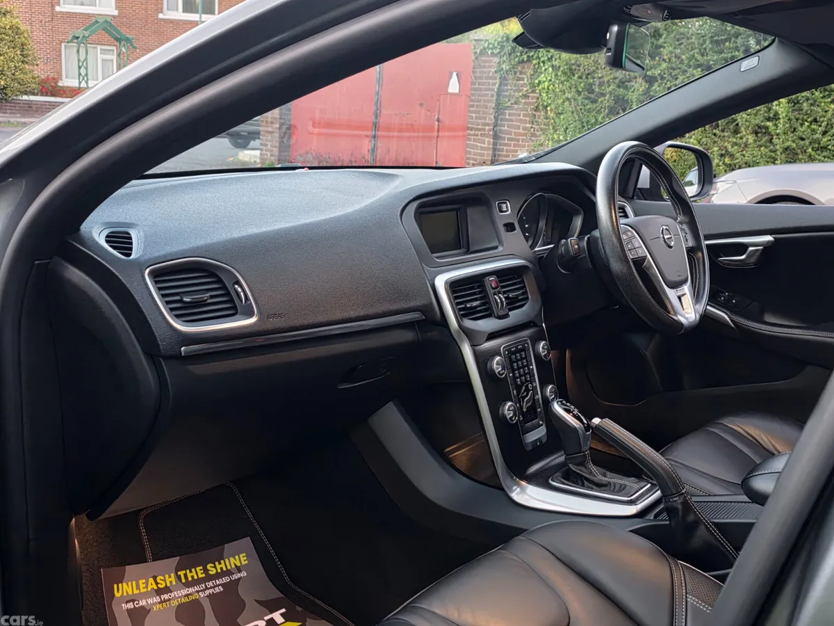 Volvo V40 Hatchback, Diesel, 2018, Grey