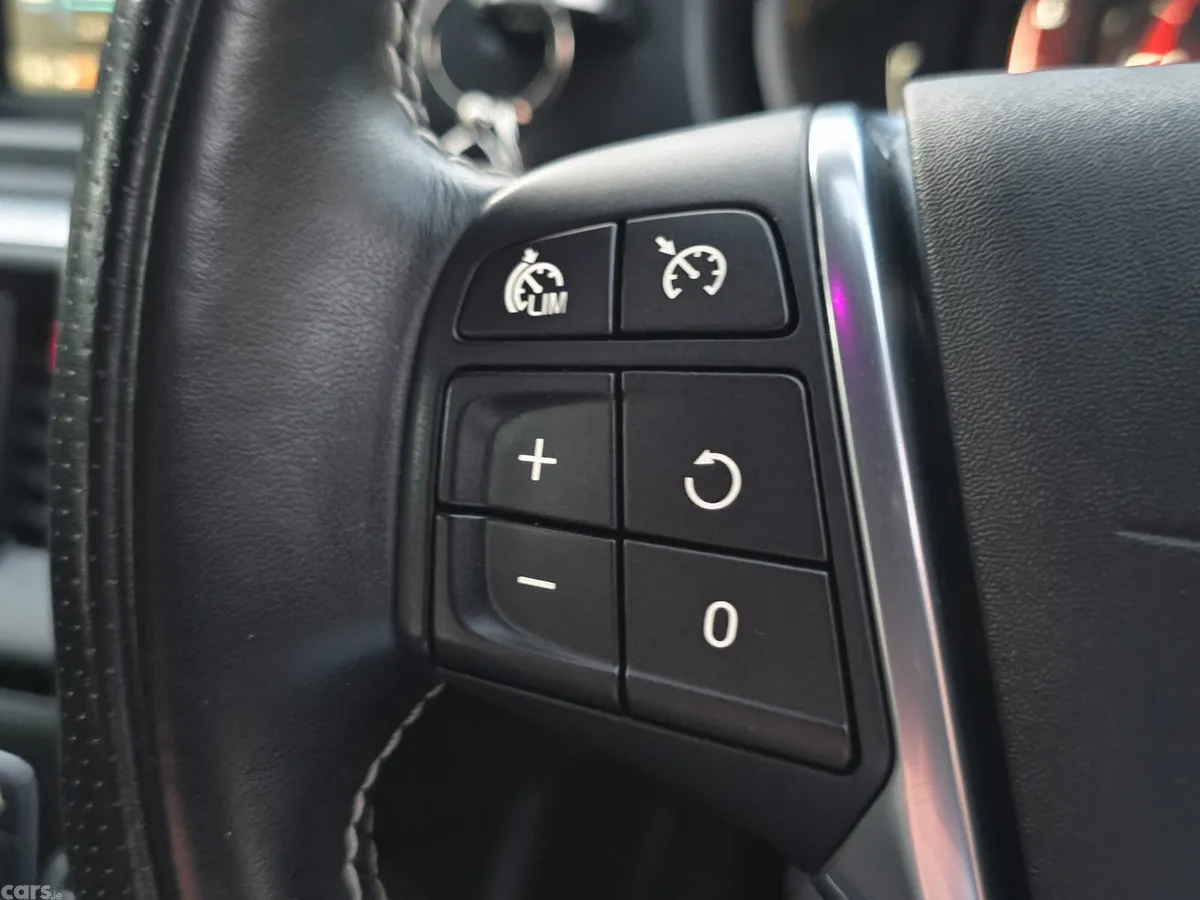 Volvo V40 Hatchback, Diesel, 2018, Grey