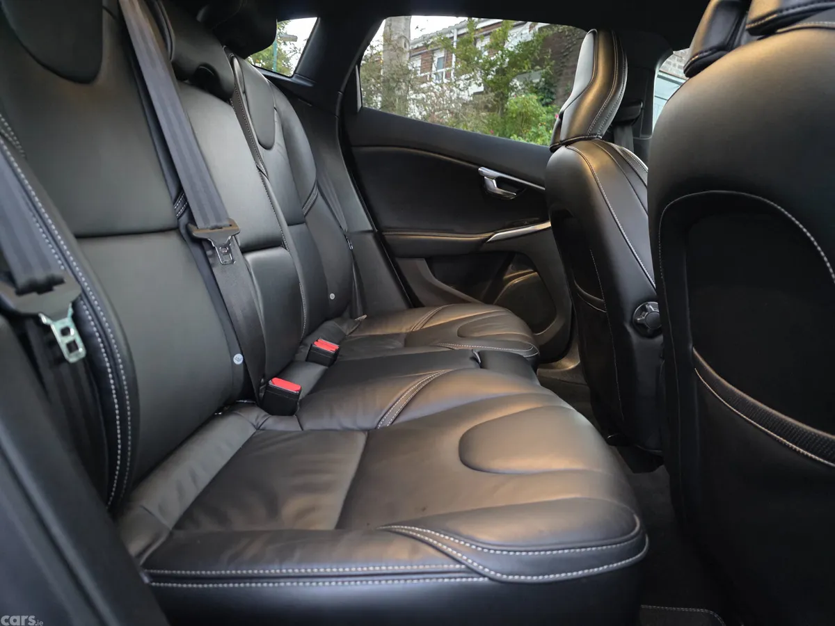 Volvo V40 Hatchback, Diesel, 2018, Grey