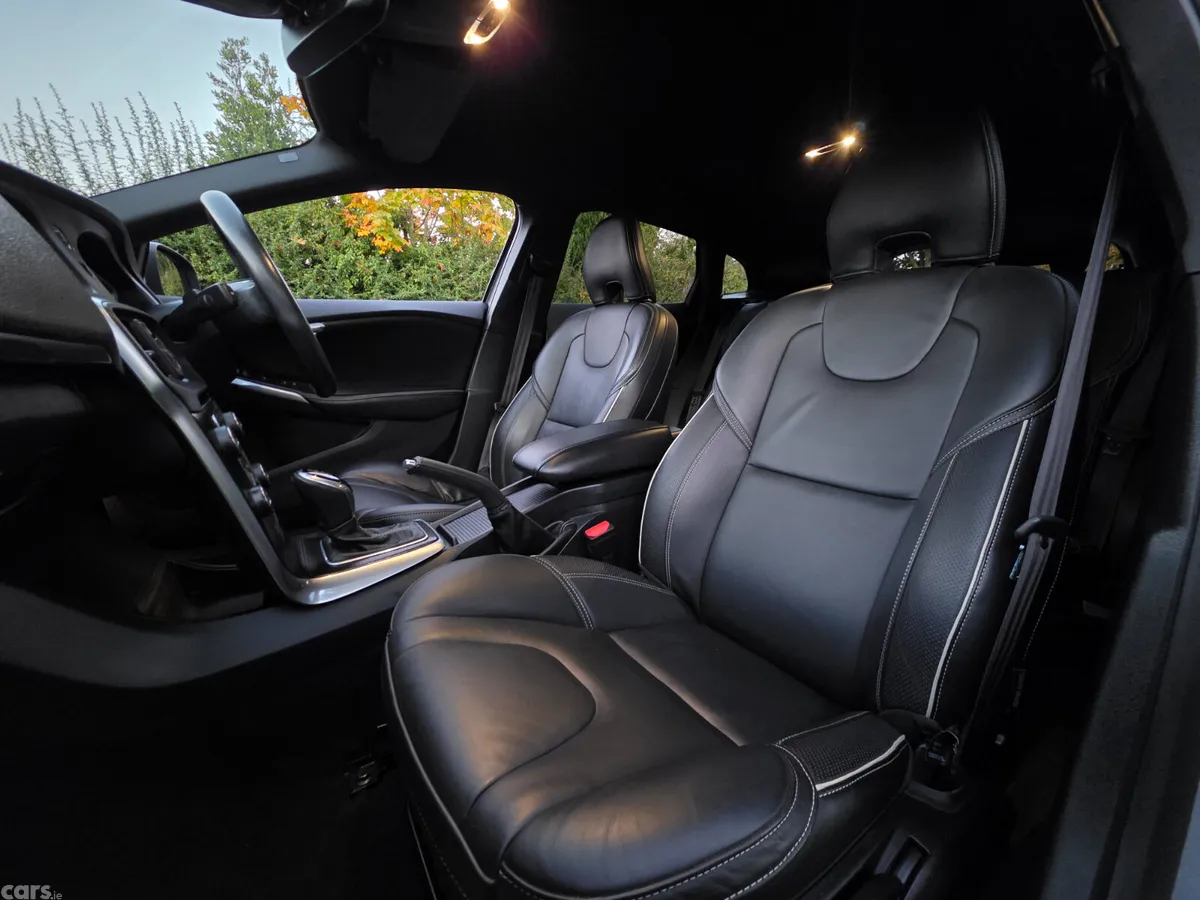 Volvo V40 Hatchback, Diesel, 2018, Grey