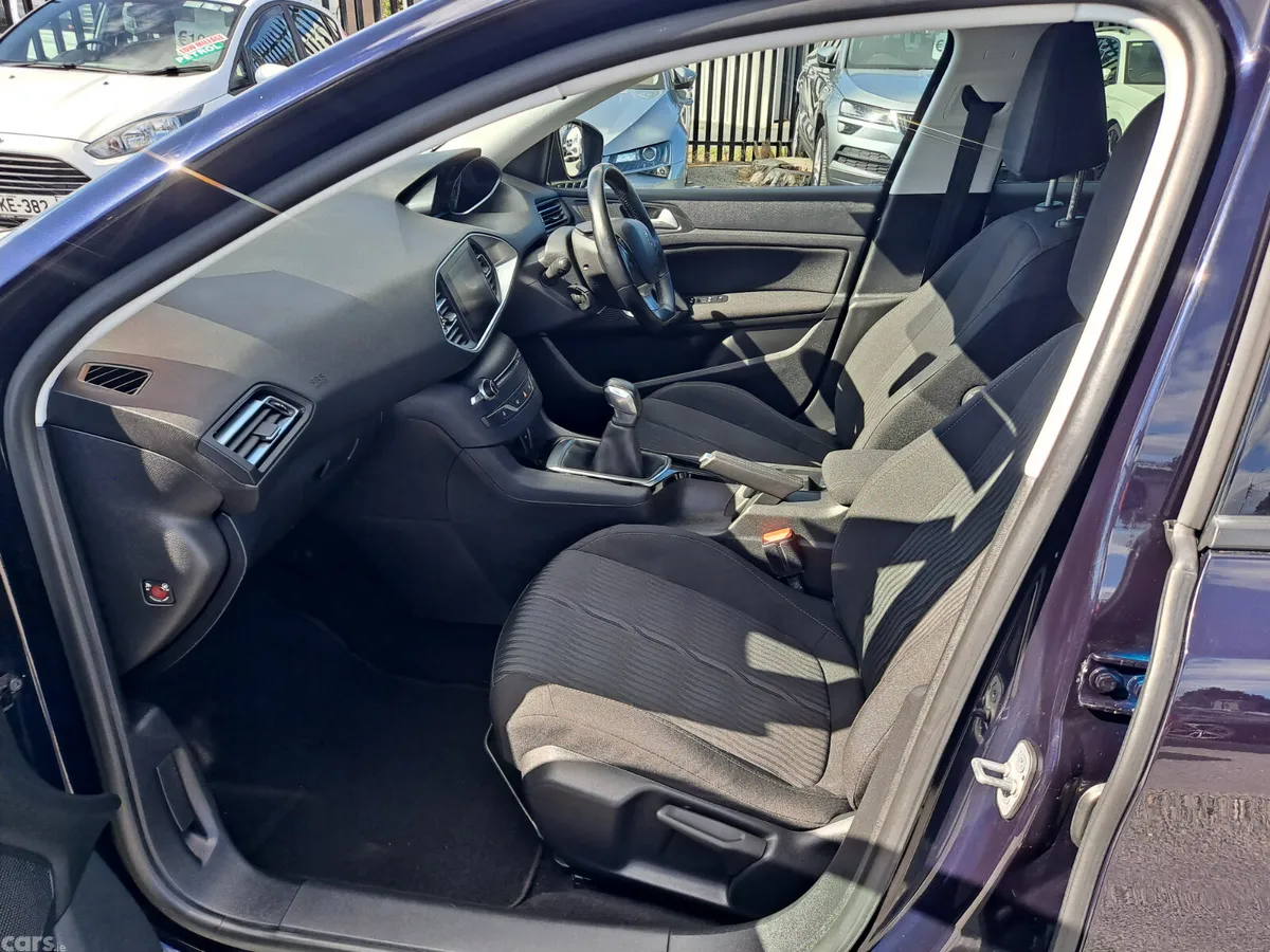 Peugeot 308 Hatchback, Diesel, 2018, Blue