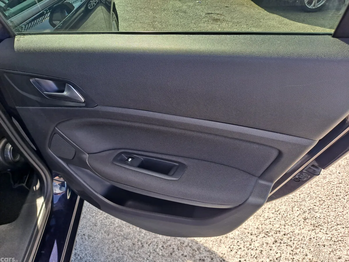 Peugeot 308 Hatchback, Diesel, 2018, Blue