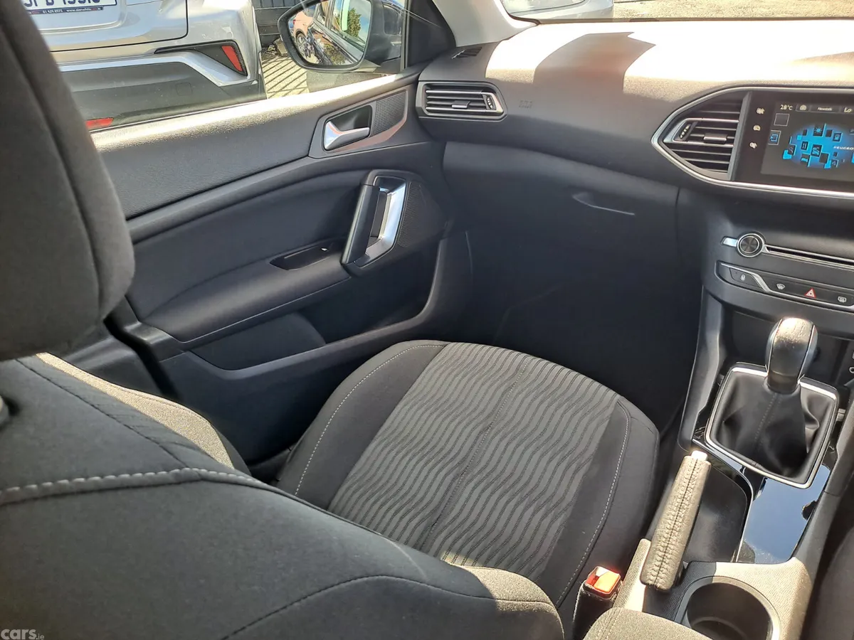 Peugeot 308 Hatchback, Diesel, 2018, Blue