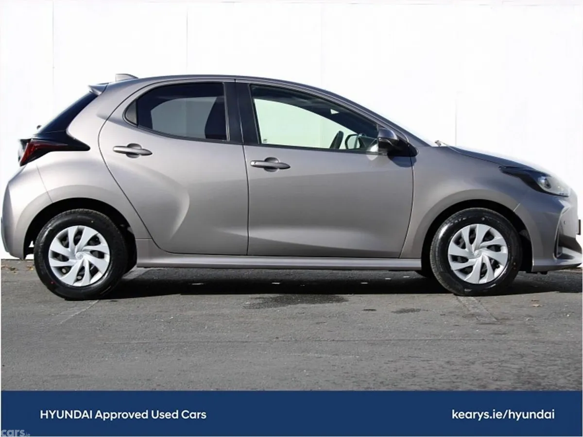 Toyota Yaris Hatchback, Petrol Hybrid, 2022, 