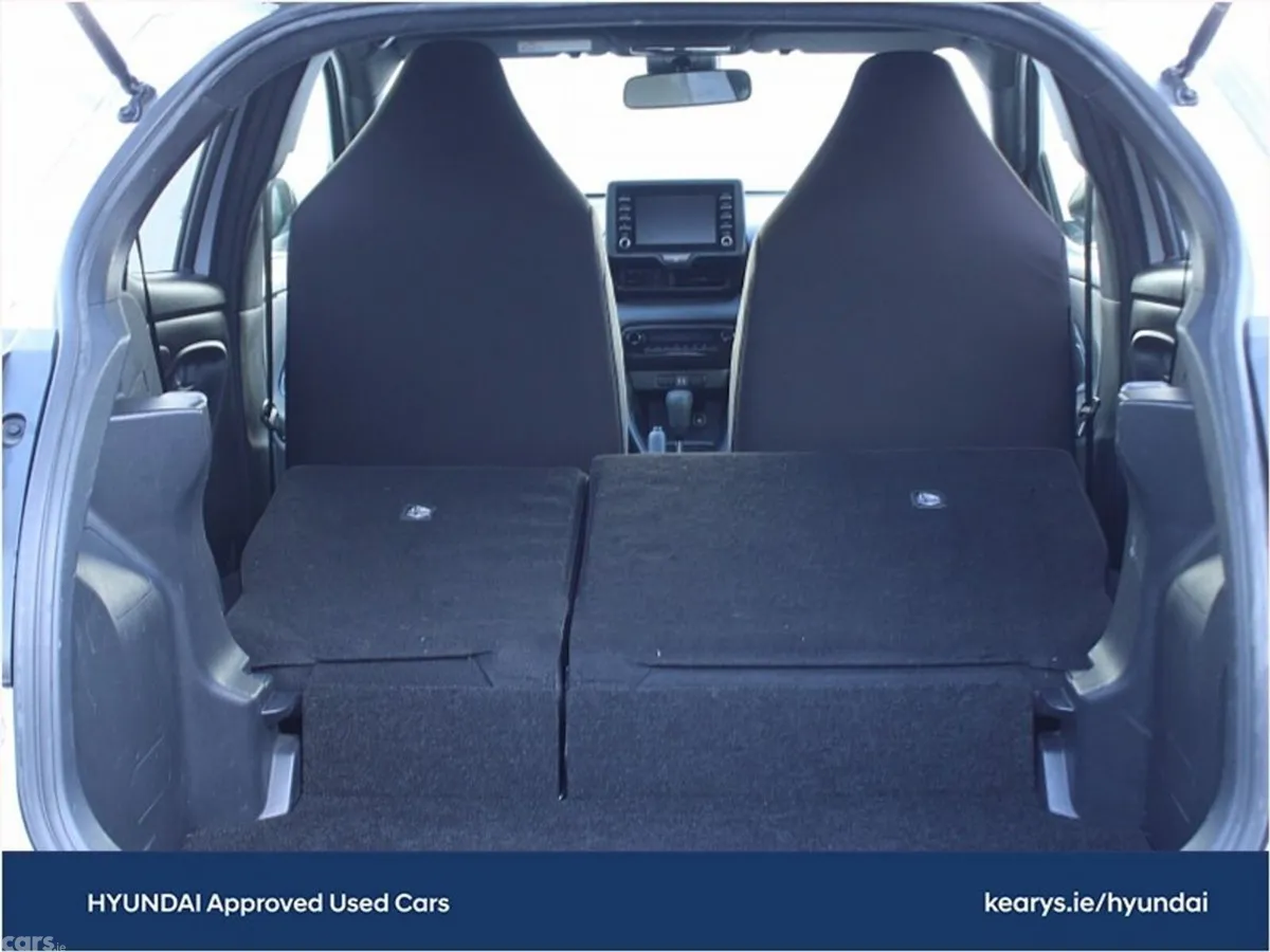 Toyota Yaris Hatchback, Petrol Hybrid, 2022, 