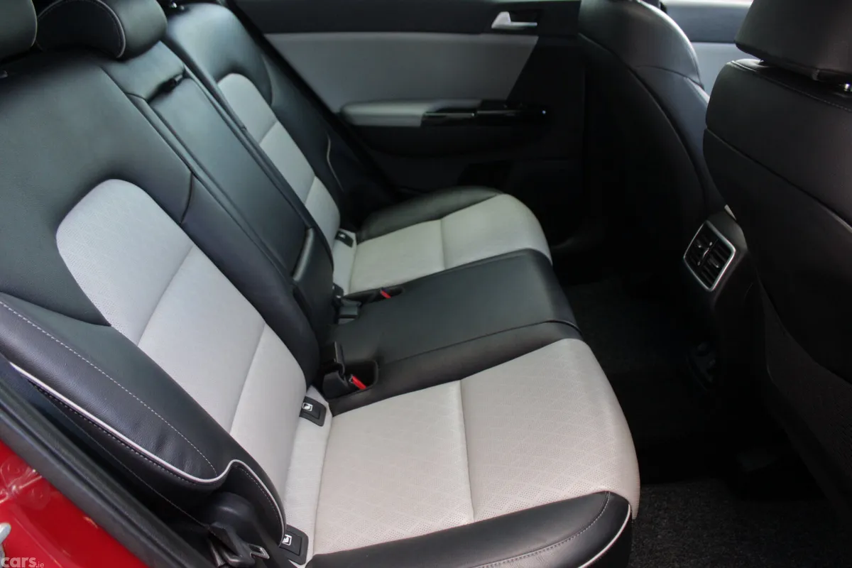Kia Sportage SUV, Diesel, 2017, Red
