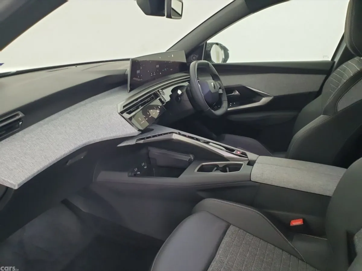 Peugeot 5008 SUV, Electric, 2025, Grey
