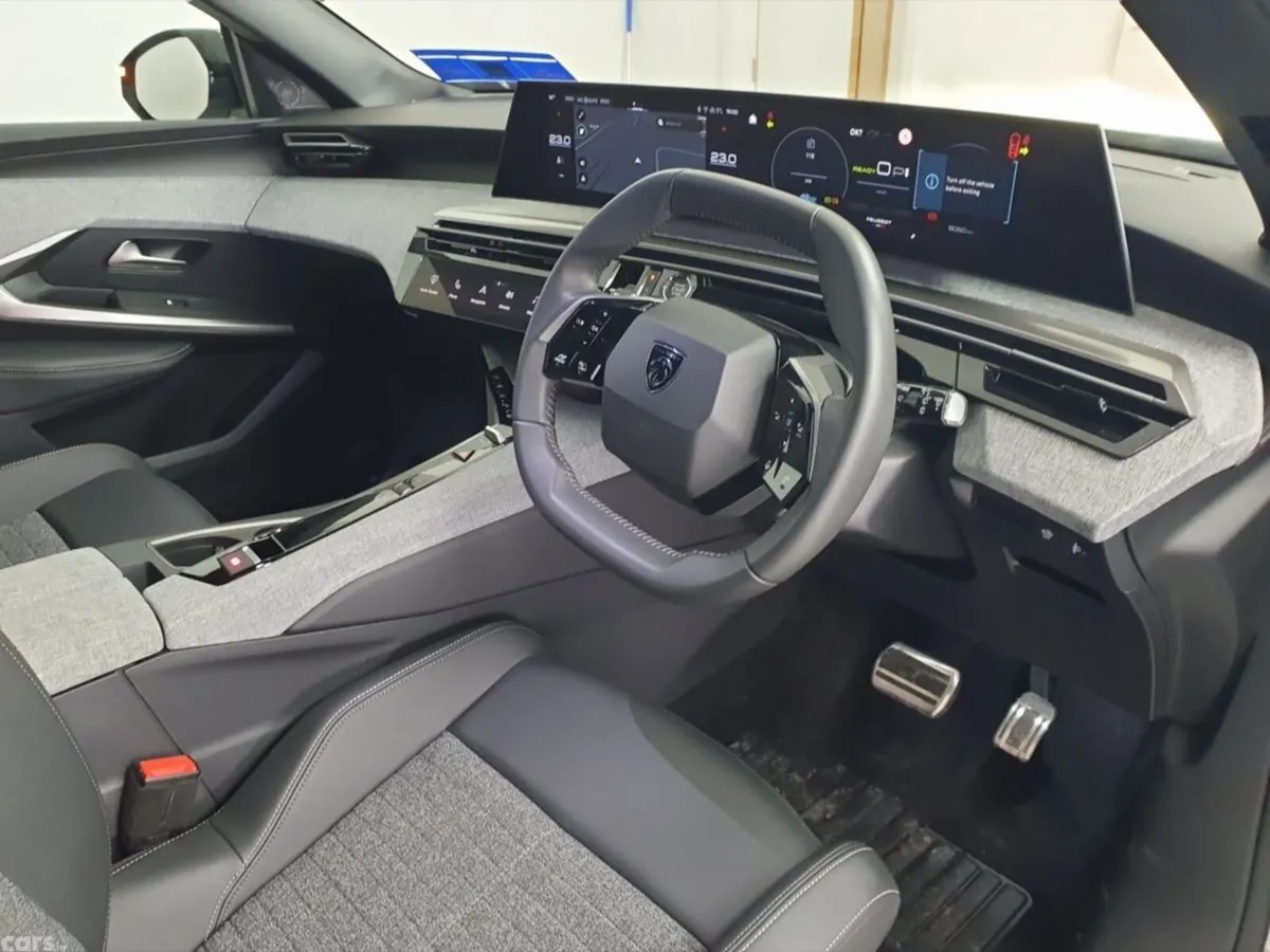 Peugeot 5008 SUV, Electric, 2025, Grey