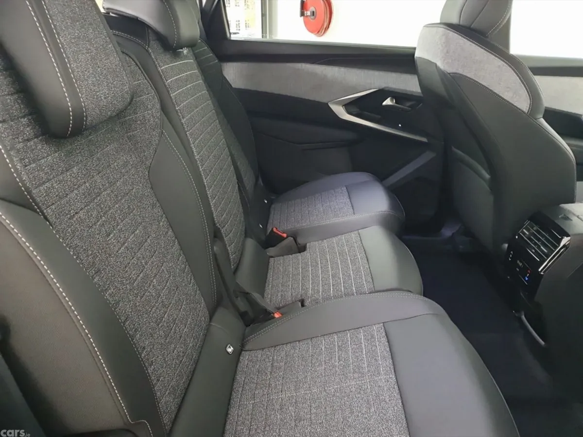 Peugeot 5008 SUV, Electric, 2025, Grey