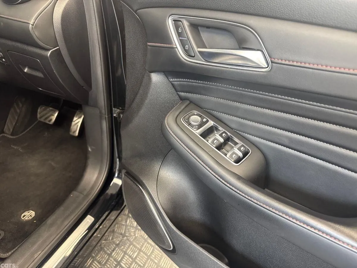 MG HS Hatchback, Petrol Plug-in Hybrid, 2023, Black