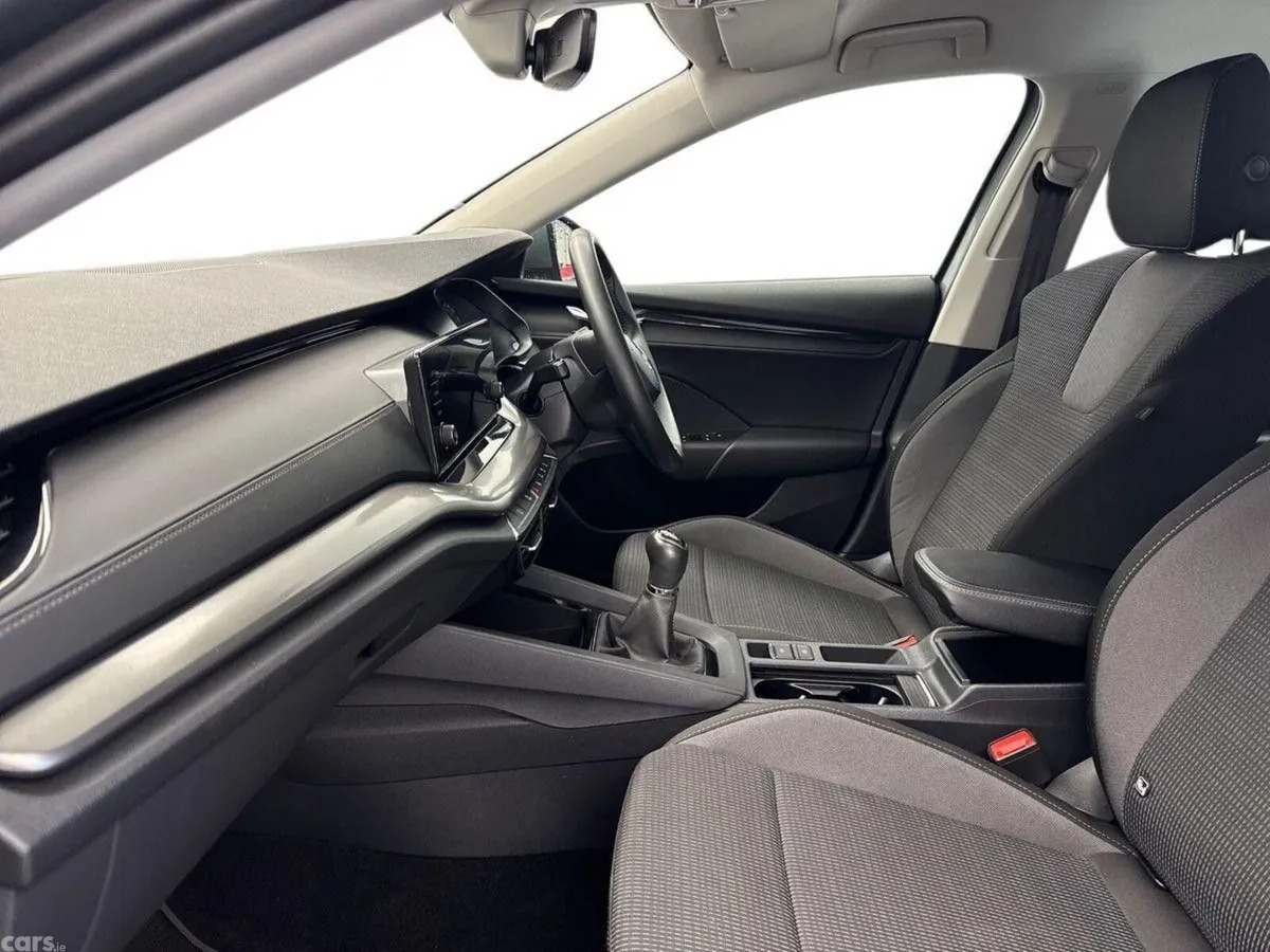 Skoda Octavia Estate, Petrol, 2024, Grey