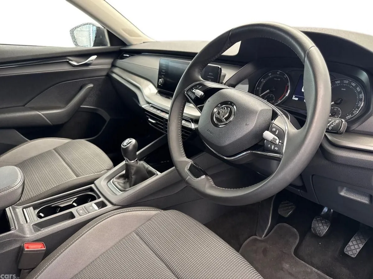 Skoda Octavia Estate, Petrol, 2024, Grey